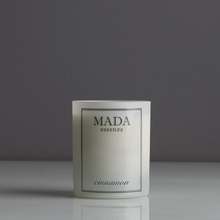 Carica l'immagine nel visualizzatore di Gallery, MADA essenza produce artigianalmente in Svizzera candele profumate, melts, diffusori e spray per ambienti con materie prime di altissima qualità.