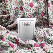 Carica l'immagine nel visualizzatore di Gallery, MADA essenza produce artigianalmente in Svizzera candele profumate, melts, diffusori e spray per ambienti con materie prime di altissima qualità.