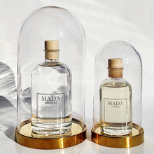 Load image into Gallery viewer, MADA essenza produce artigianalmente in Svizzera candele profumate, melts, diffusori e spray per ambienti con materie prime di altissima qualità.