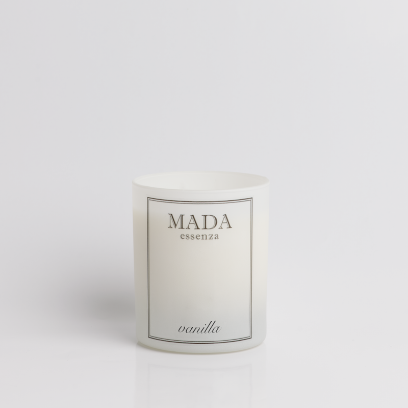 MADA essenza produce artigianalmente in Svizzera candele profumate, melts, diffusori e spray per ambienti con materie prime di altissima qualità.